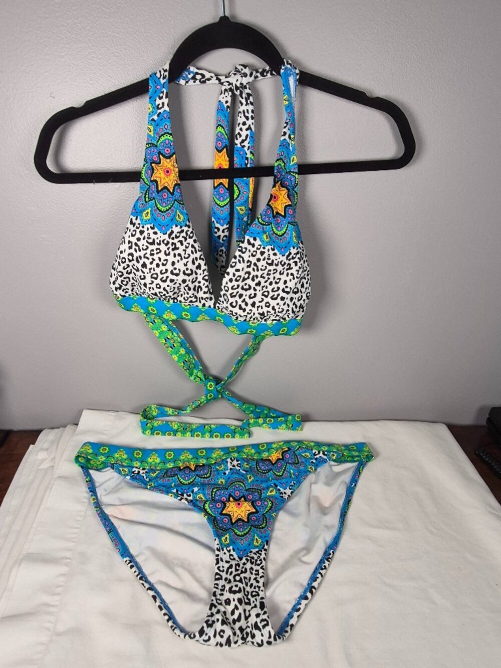 Venus Women 2-Piece Halter Triangle Bikini Set Animal Print Multicolor Tie Sz 10